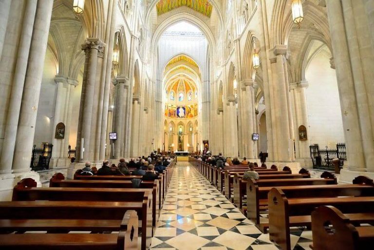Por que Madrid tiene una catedral tan moderna